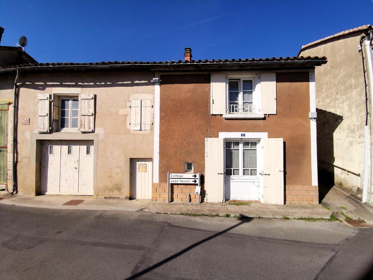 La Maison De Thomas Saint-Amant-de-Boixe Zewnętrze zdjęcie