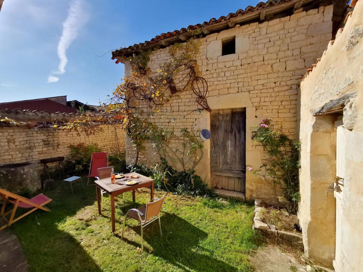 La Maison De Thomas Saint-Amant-de-Boixe Zewnętrze zdjęcie