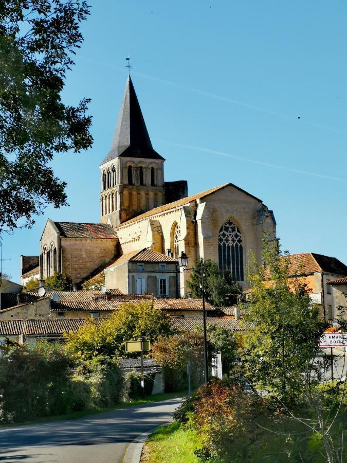 La Maison De Thomas Saint-Amant-de-Boixe Zewnętrze zdjęcie