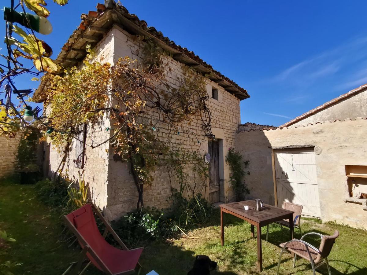 La Maison De Thomas Saint-Amant-de-Boixe Zewnętrze zdjęcie