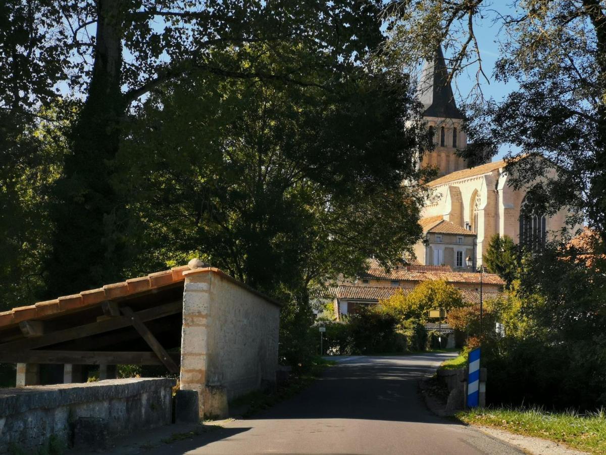 La Maison De Thomas Saint-Amant-de-Boixe Zewnętrze zdjęcie